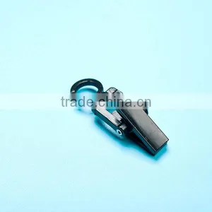 Small Plastic Black Curtain Clip Rings thumbnail-1