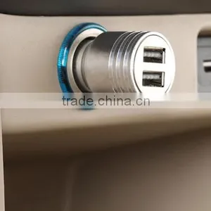 Dual USB-Port Car Charger for Iphone 6 6s Stainless Steel Safety Hammer thumbnail-2