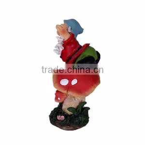 Custom Polyresin Funny Small Garden Gnome Figurine With Mushroom thumbnail-2