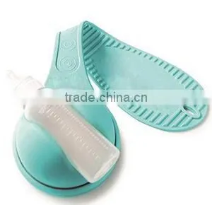 Free Hand Baby Bottle Holder thumbnail-1