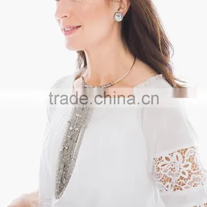 Women's See Through Look Lace Fabric Off-shoulder Blouse thumbnail-2