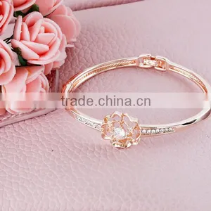2016 Stylish Good Quality High-end Elegant Jewelry Hollow Out Flower Bracelet for Women thumbnail-2
