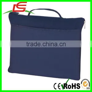 Fleece And Polyester Self-Contained Carrying Bag Travel Blanket With Zippered Closure thumbnail-4