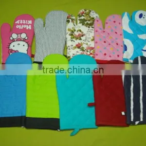 Printed Cotton Oven Mitt thumbnail-3
