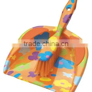 DUSTPAN WITH BRUSH thumbnail-1