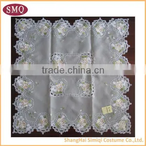 Hot Sell Custom Design Flower Design Fancy Wedding Tablecloths thumbnail-1