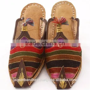 Embroidred Letaher Mojari Jutti thumbnail-1