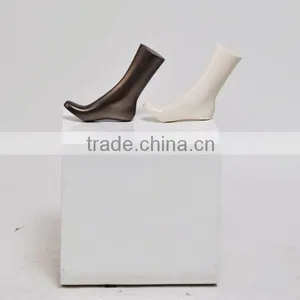 Hip Mannequins thumbnail-1