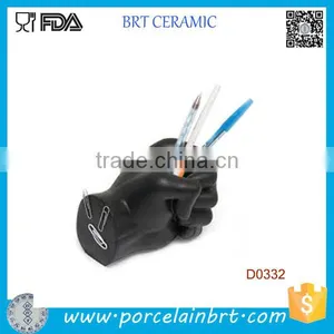 Wholesale White Hand Shape Ceramic Pen Container thumbnail-2
