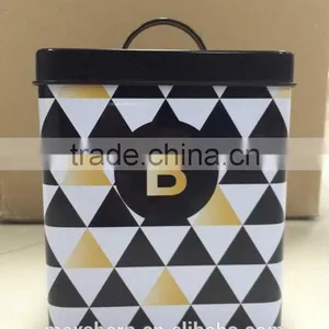 Triangle Biscuit Tin thumbnail-1