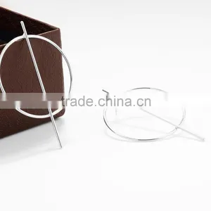 Simple Metal Hoop Bar Earring thumbnail-3