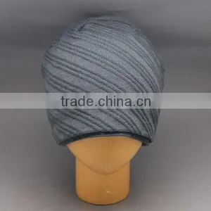 REVERSIBLE BEANIE HAT thumbnail-1