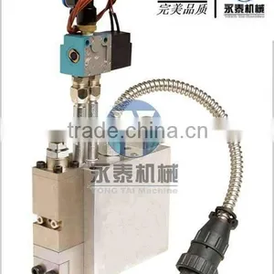 Hot Melt Glue Machine to Use Women's Sanitary Napkins thumbnail-3