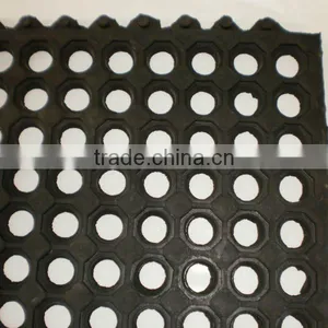 Interlock Drainage Rubber Mat thumbnail-1