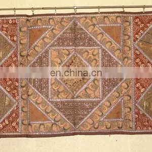 Customized Wholesale Old Sari Silk Cotton Patchwork Tapestry Wall Hangings thumbnail-6