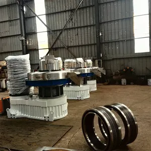 Wood Chips and Sawdust Pellet Machine, New Stainless Steel Feeding Hood Equipment With a Production Capacity of 2 Tons per Hour thumbnail-5