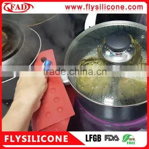 Non-slip Designed Flexible Heat Resistant Silicone Pot Holder With Private Label thumbnail-3