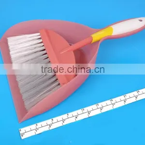 Plastic Dustpan With Brush Set thumbnail-1