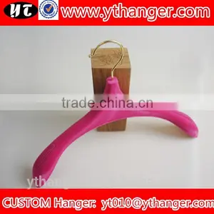 YY0503 Rose Pink Wide Shoulder Non-slip Plastic Velvet Flocked Coat Hangers Supplier's Choice thumbnail-2