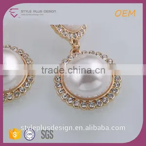 E78086I01 Gold Plating Lighter Stud Earring Plastic Rhinestone Hoop Custom Elegant Fancy Jewelry Double Sided Pearl Earrings thumbnail-3