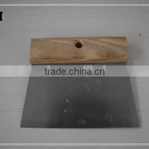 Carbon Steel Blade Scraper With Wooden Handle thumbnail-3