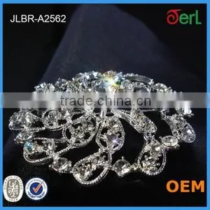 Fashion Design Best Quality Cheap Crystal Wedding Brooch Bulk Rhinestone Brooch thumbnail-2