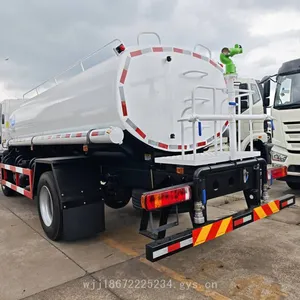 Jiefang Export-type 10-cubic-meter Sprinkler Truck, Exclusive for Foreign Trade, Greening Spraying Truck, Available in Right-hand Drive and Meeting Emission Standards of Multiple Countries thumbnail-4