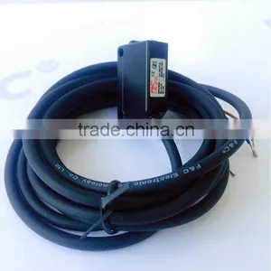 Small Square 12-24V dc PNP Retro-reflective Photoelectric Sensor With Reflector thumbnail-4