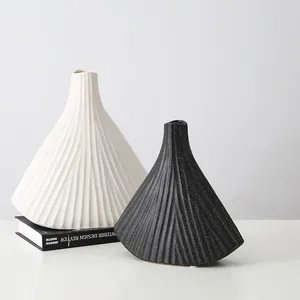 Simple Shell Soft Hand Made Ceramic Vase Decoration Art For Showroom Hotel Reception thumbnail-3
