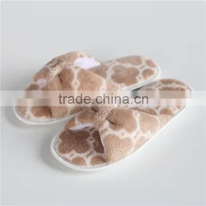 Women Jacquard Weave Coral Fleece Indoor Slipper thumbnail-2