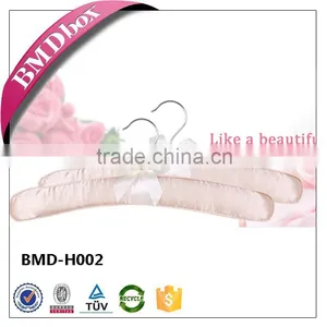 Satin Padded Hanger With Beautiful Bowknot thumbnail-1