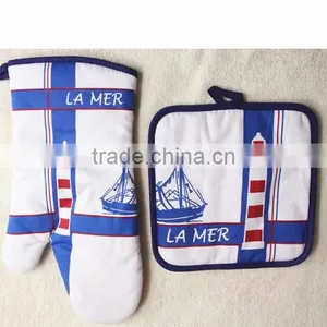 Stock Microwave Oven Mitt and Potholder Set thumbnail-1