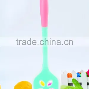 The Silicone Shovel With Plum Shape Shovel With Holes Non-stick Silicon Shovel thumbnail-1