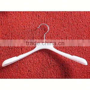 Durable Plastic Hanger thumbnail-3