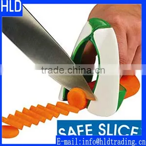 Cut Vegetable Safe Slice Finger Guard thumbnail-1