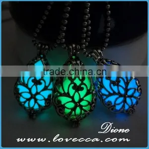 Vintage Antique Bronze Shell Copper Luminous Crystal Necklace thumbnail-5