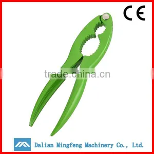 China Wholesale Aluminum Alloy Walnut Nut Cracker thumbnail-2