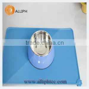 Slip Design Dog Bowl thumbnail-3