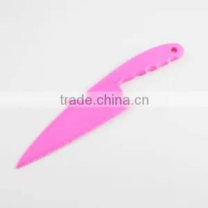 Plastic Salad Knife thumbnail-2