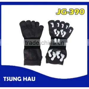 Non-Slip Five Toe Sport Socks thumbnail-1