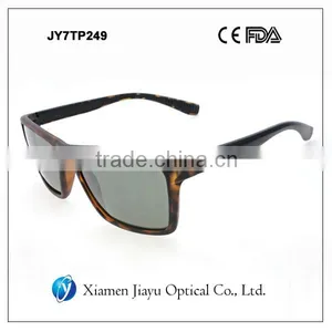 High Quality Classic Fashion Polarized Sunglasses for Men and Woman thumbnail-2