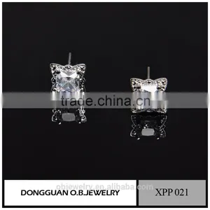 Mens Earring Tanishq Diamond Earrings thumbnail-1