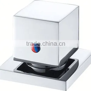 Hotel Usage Sanitary Ware Bathroom Safety Soaking Bathtub thumbnail-5