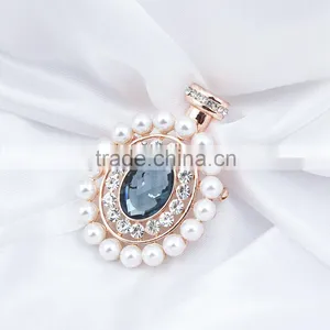 Women Luxury Rhinestone Brooch Wholesale Fashion Elegant Pearl Brooches thumbnail-2