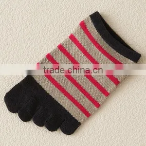 Japanese OEM Custom Design Mature High Quality Lovely Girls Blue Stripes Organic Cotton Knitting Five Fingers Sox thumbnail-4