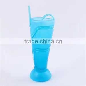 New Design Colorful Plastic Cups With Straw thumbnail-2
