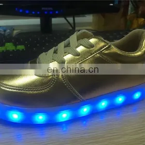 Factory Wholesale Price Low MOQ Sports Gift Simulation Children LED Light up Kids Shoes thumbnail-2