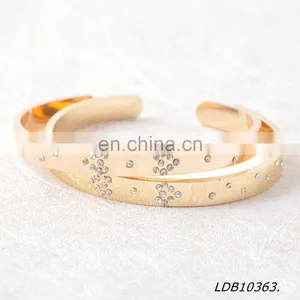 KC Gold Hammered Boho Stacking Womens Rustic Crystal Cuff Bracelate thumbnail-5