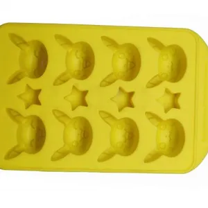 Personalized Custom Fun Shaped Ice Cube Trays thumbnail-1