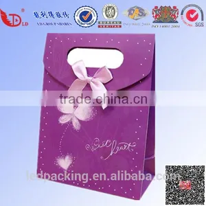 Fashionable and Customized Foldable Paper Gift Bag thumbnail-3